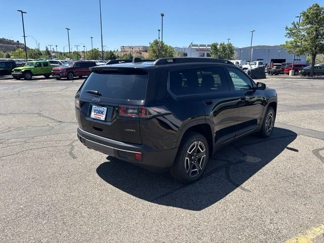 New 2026 Diamond Black Crystal Pearl-Coat Exterior Paint Jeep Laredo image 6
