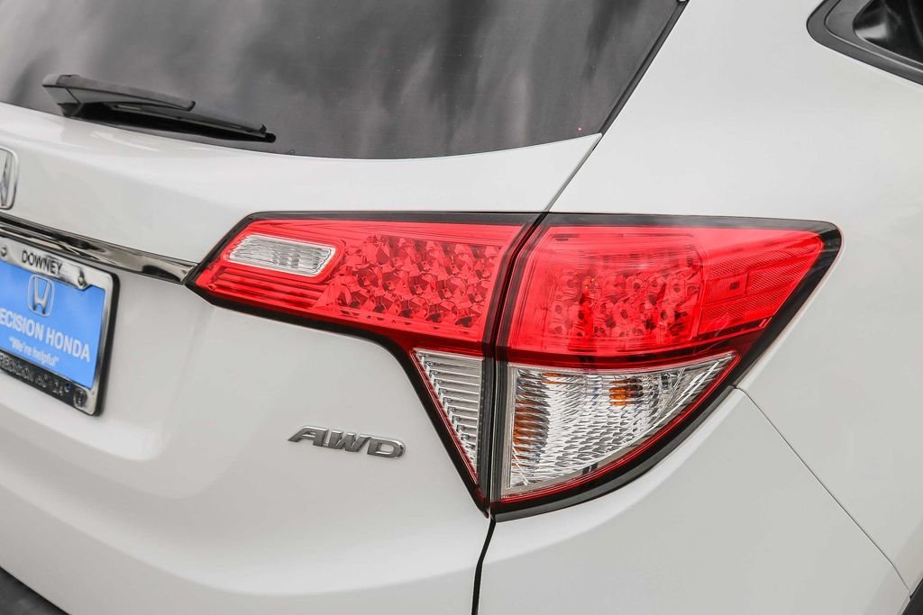 Used 2021 Platinum White Pearl Honda EX image 9