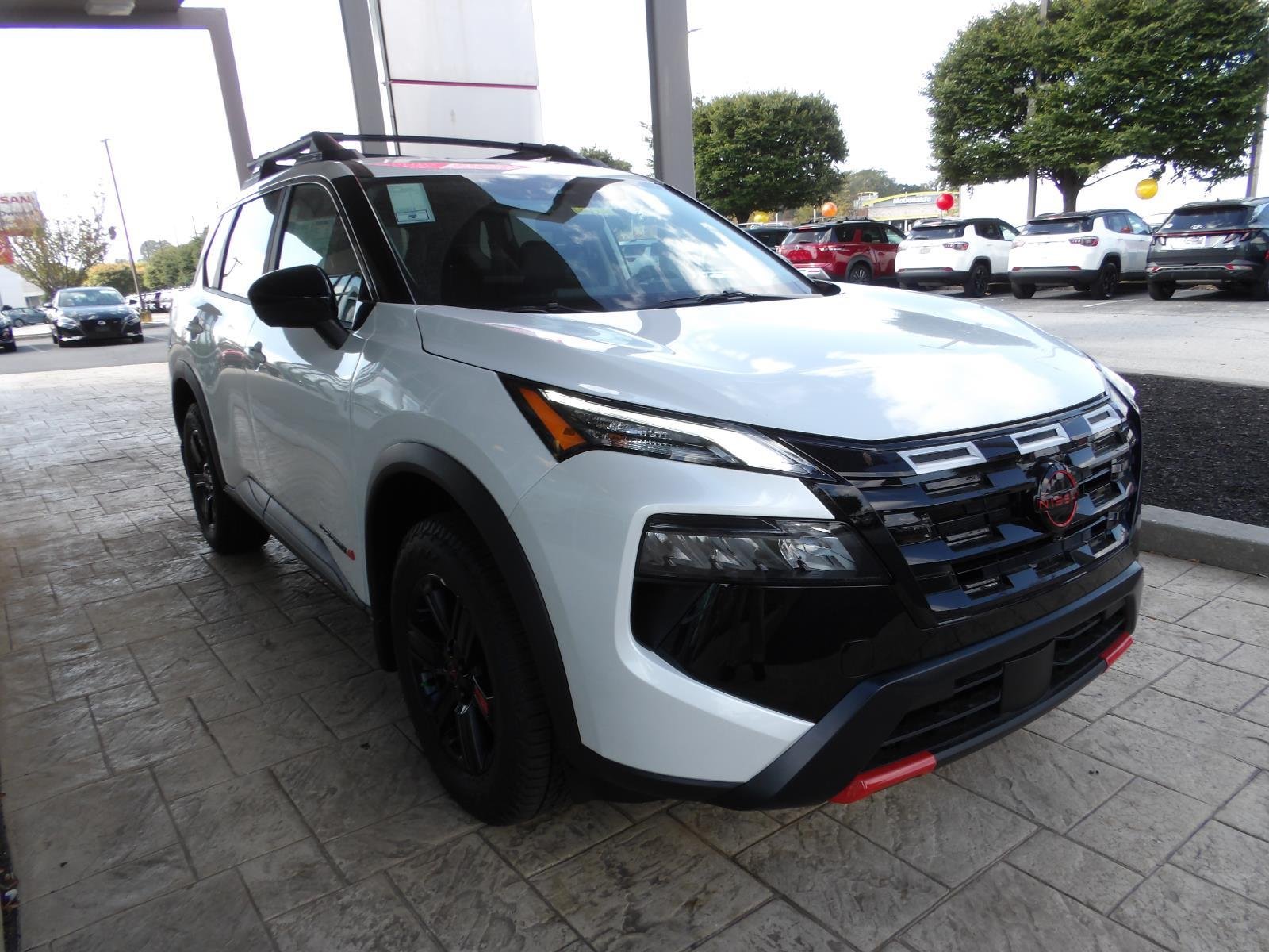 New 2026 Everest White Pearl TriCoat Nissan Rock Creek® image 3