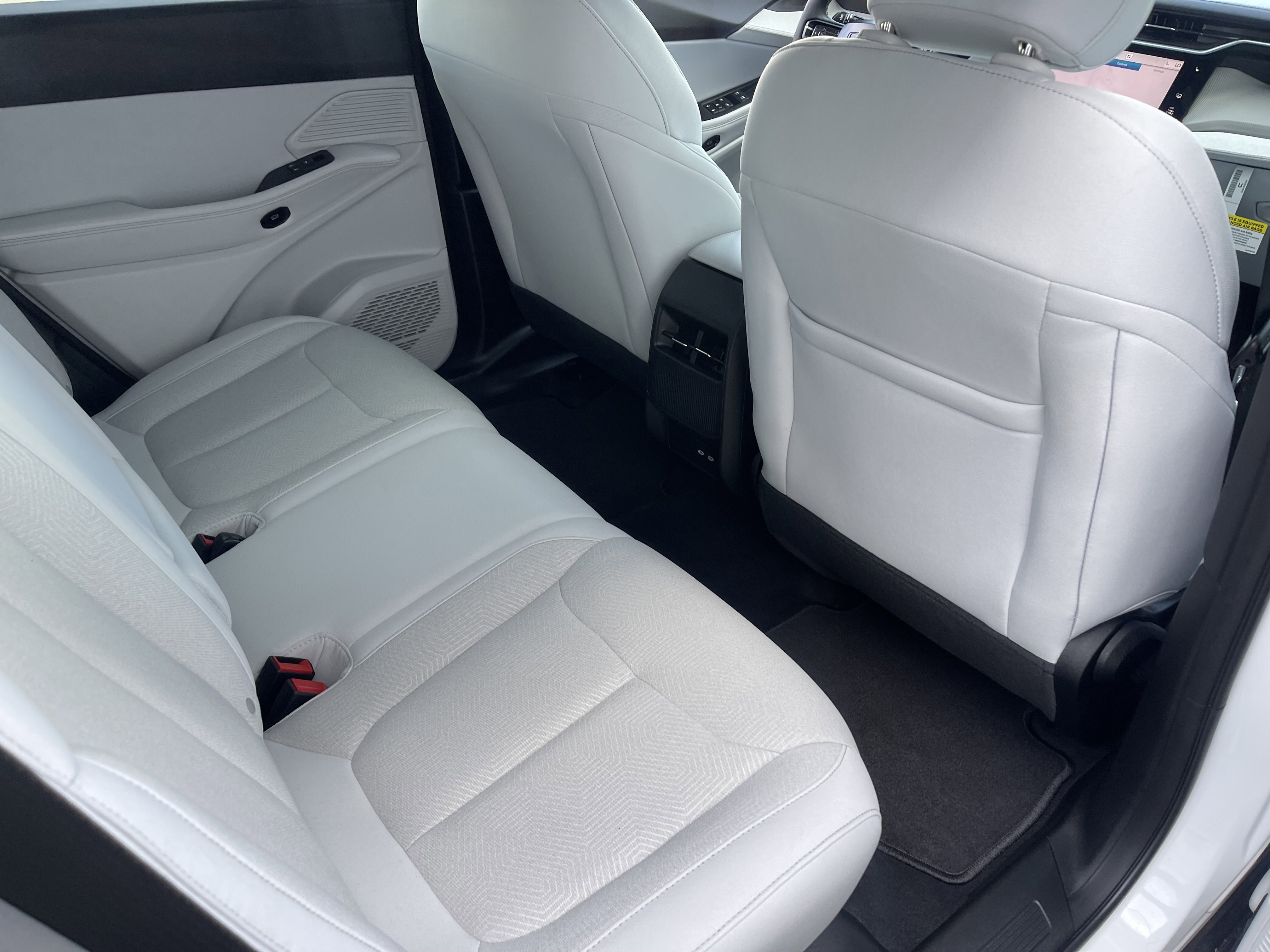 New 2026 Bright White Clear-Coat Exterior Paint Jeep Laredo image 23