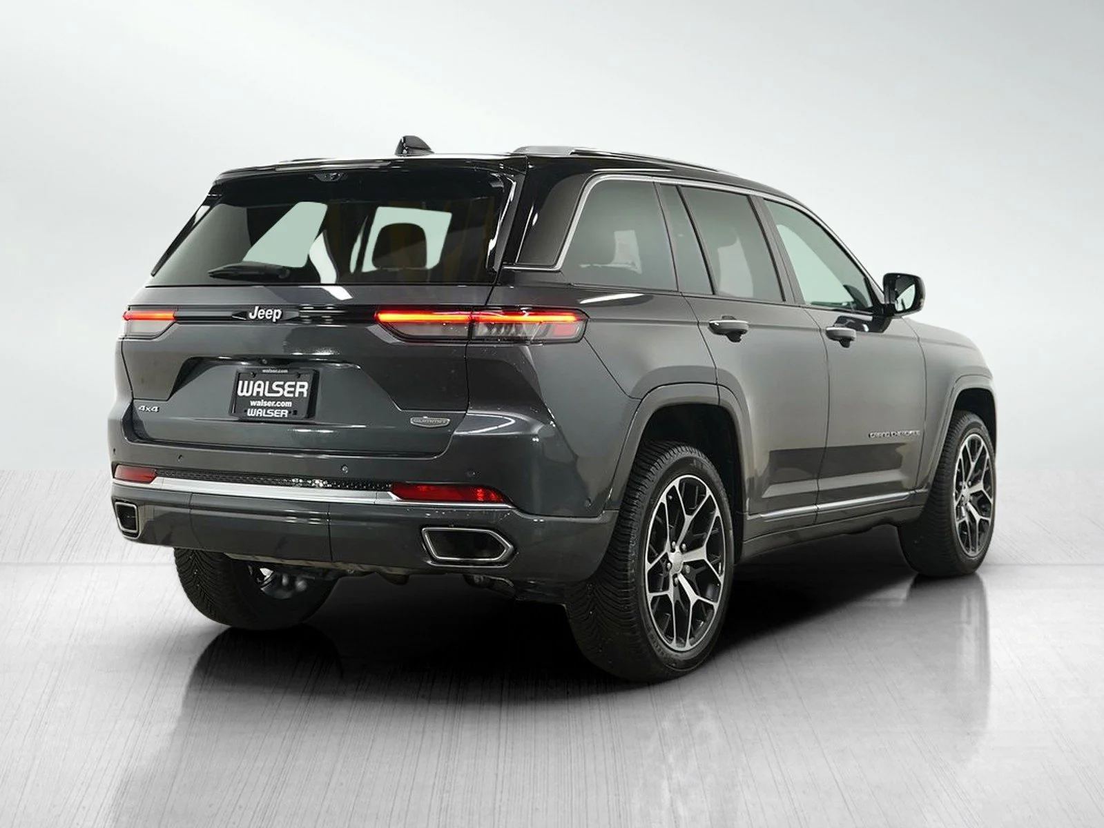 Used 2024 Baltic Gray Metallic Clearcoat Jeep Summit Reserve image 5