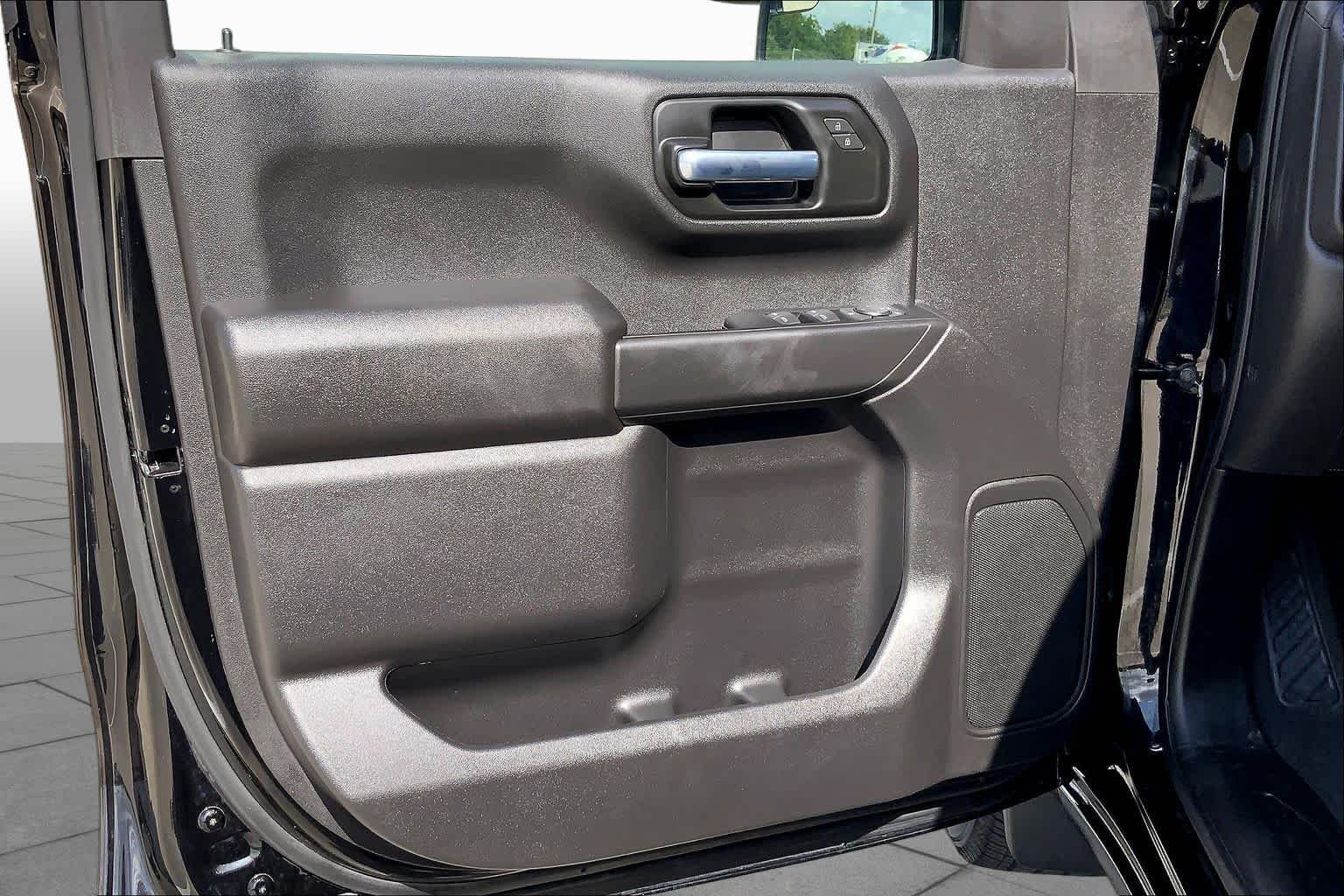 Used 2025 Black Chevrolet Custom image 21