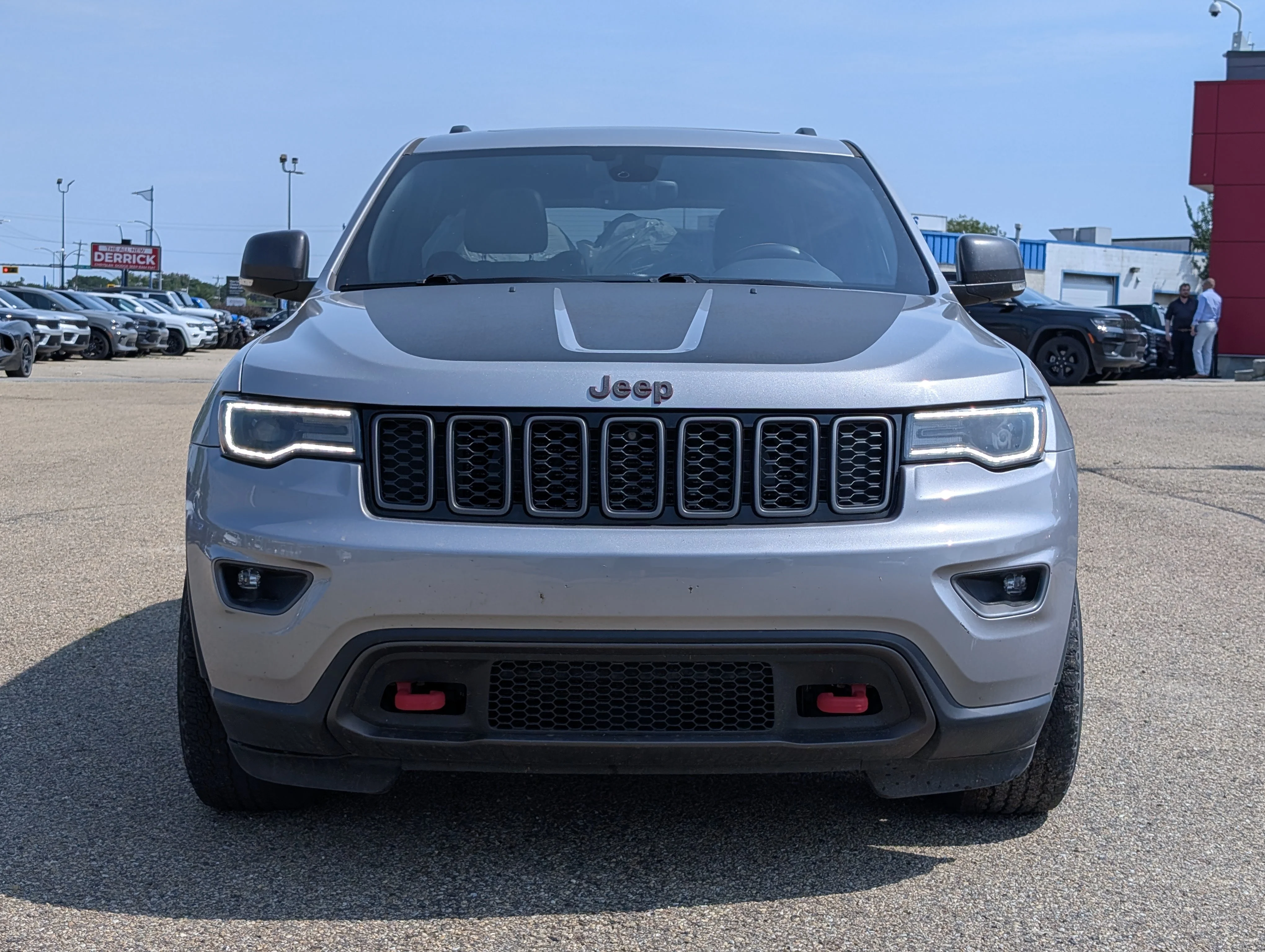 Used 2017 Billet Metallic Jeep Trailhawk image 9