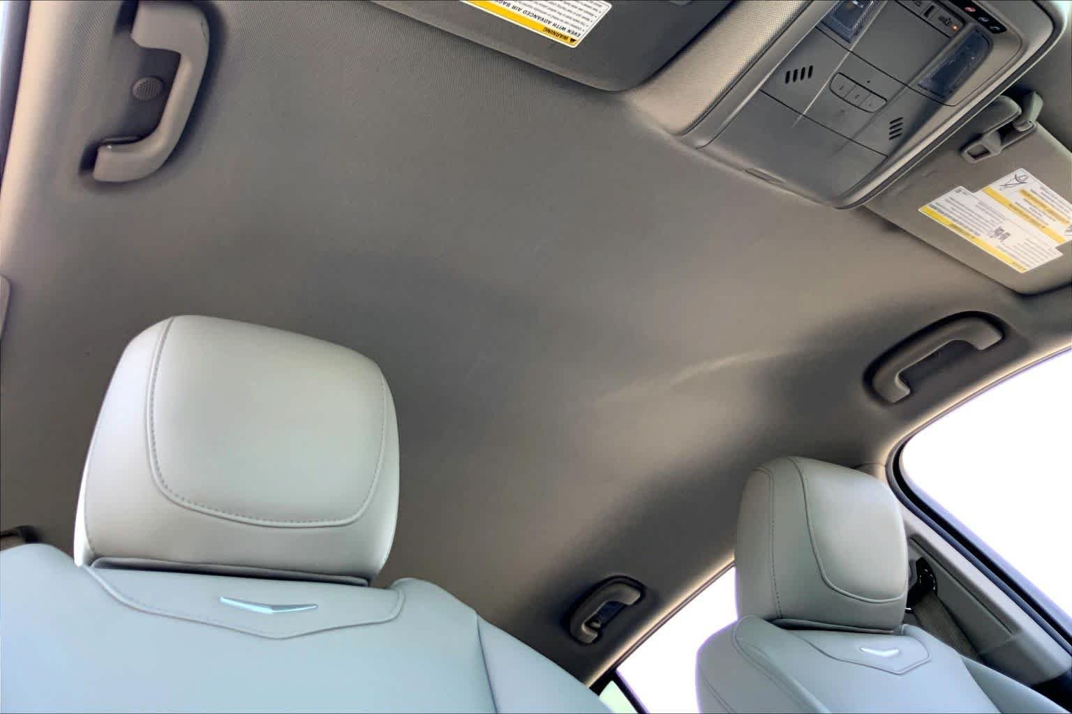 Used 2019 Crystal White Tricoat Cadillac FWD Luxury image 21