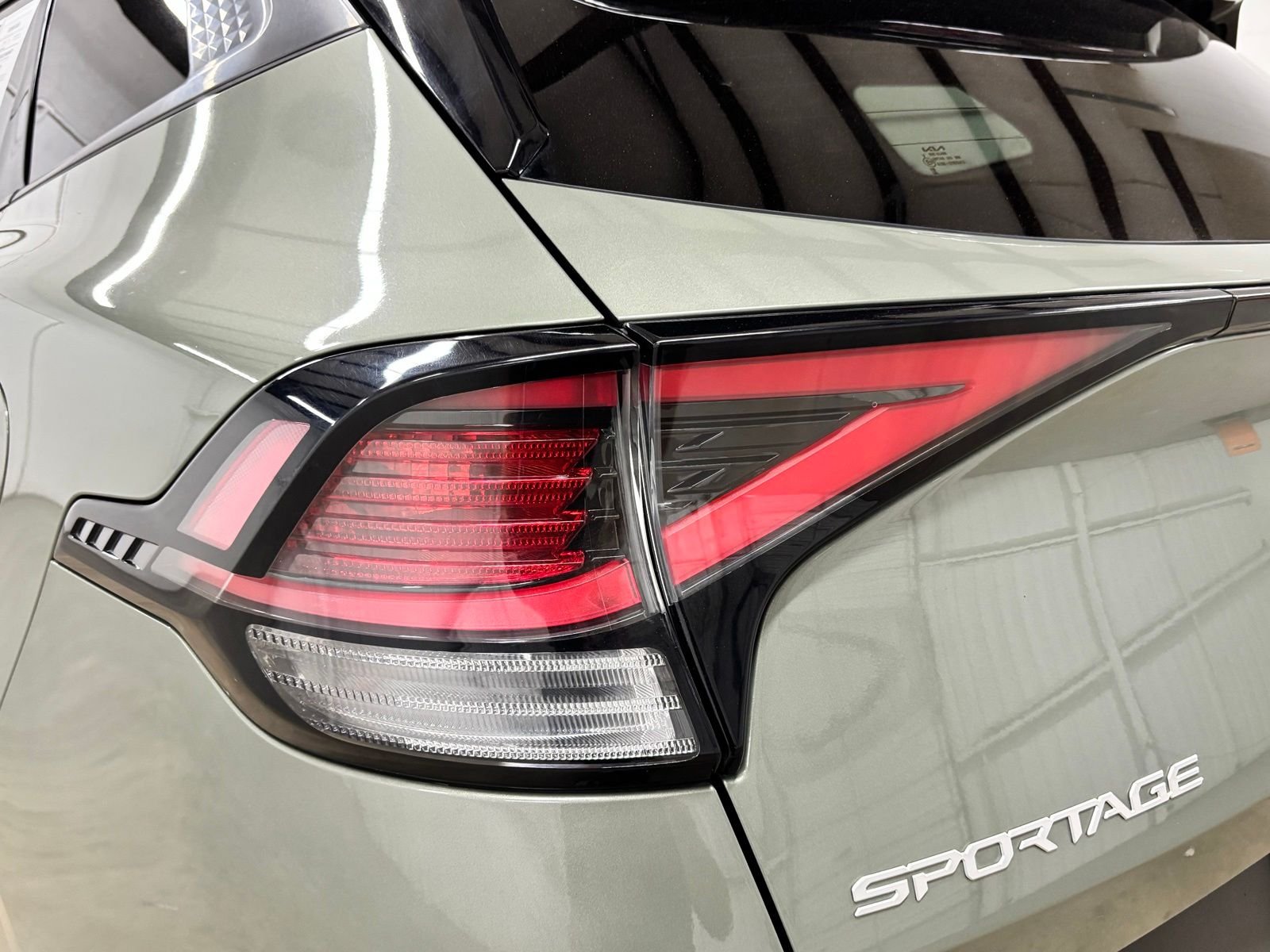 Used 2023 Green Kia X-Line image 8