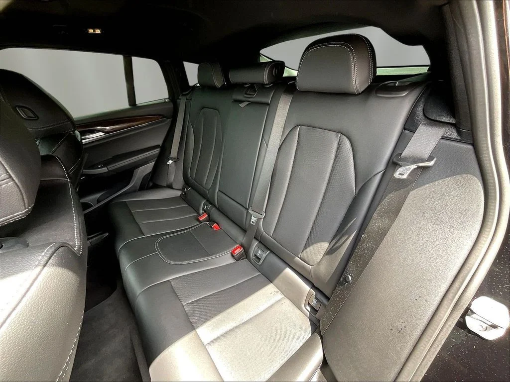 Used 2024 Black Sapphire Metallic BMW xDrive30i image 21
