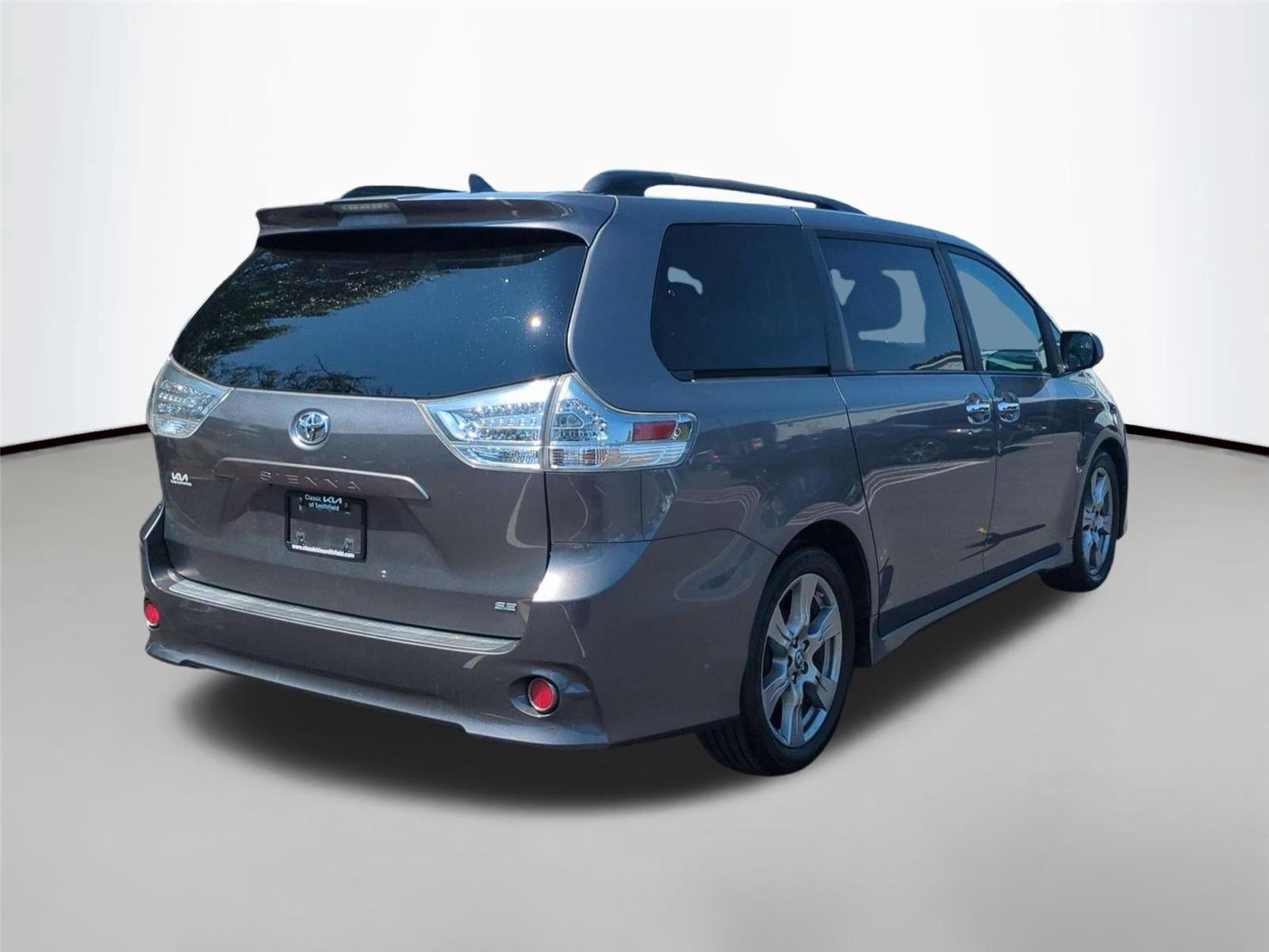 Used 2018  Toyota SE image 5