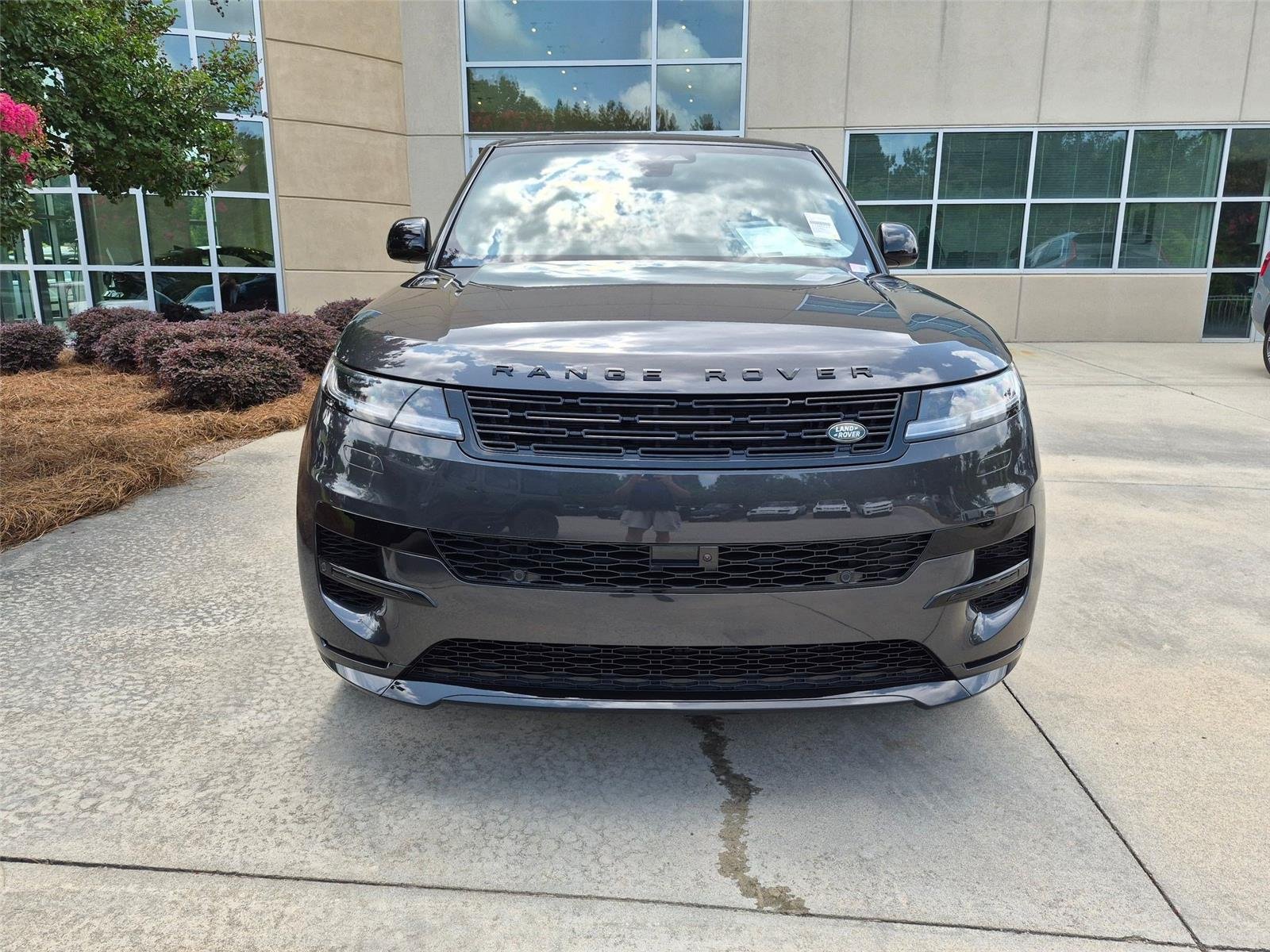New 2026 Carpathian Grey Premium Metallic Land Rover Dynamic SE image 2
