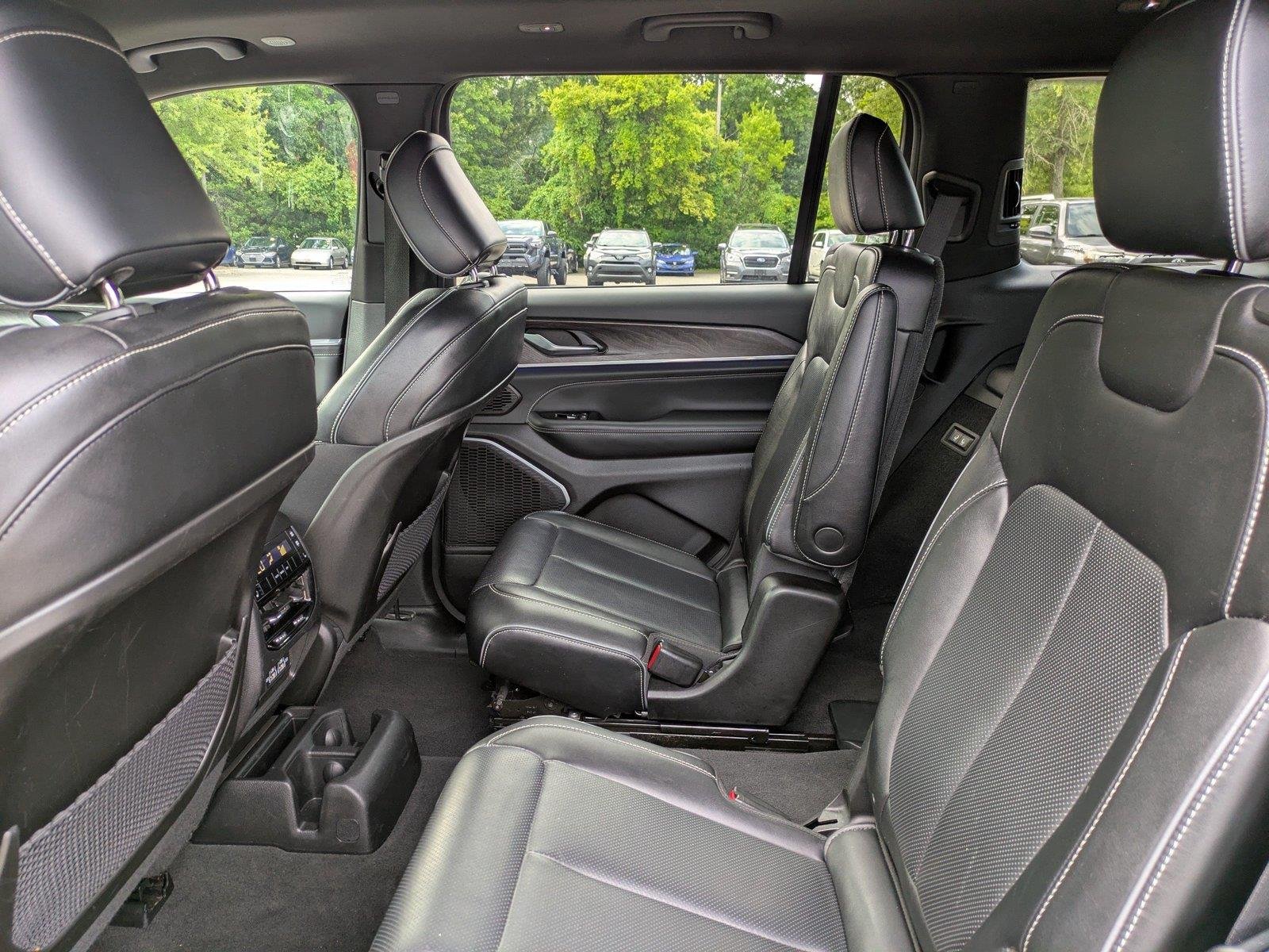 Used 2023 Diamond Black Crystal Pearlcoat Jeep Overland image 14