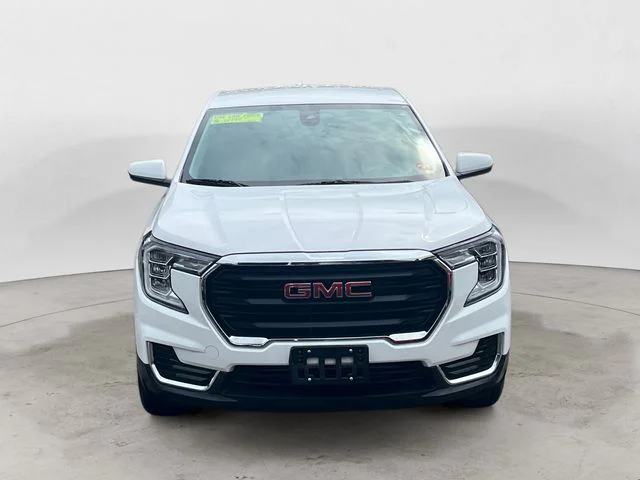 Used 2024 White GMC SLE image 8