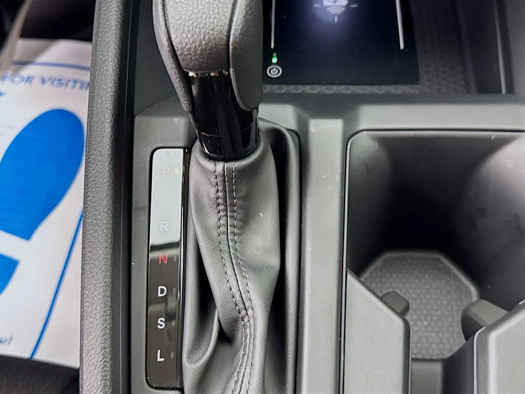 New 2026 Platinum White Pearl Honda LX image 25