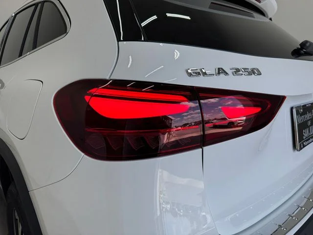 New 2026 White Mercedes-Benz GLA 250 image 32