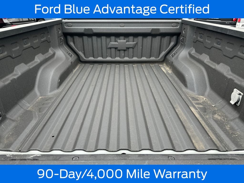 Used 2023 White Chevrolet Z71 image 7