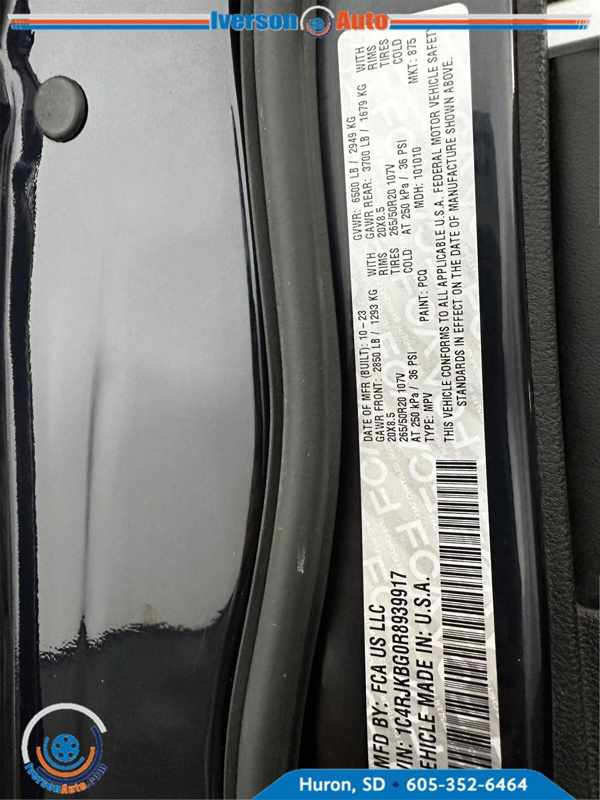 Used 2024 Midnight Sky Jeep Limited image 12