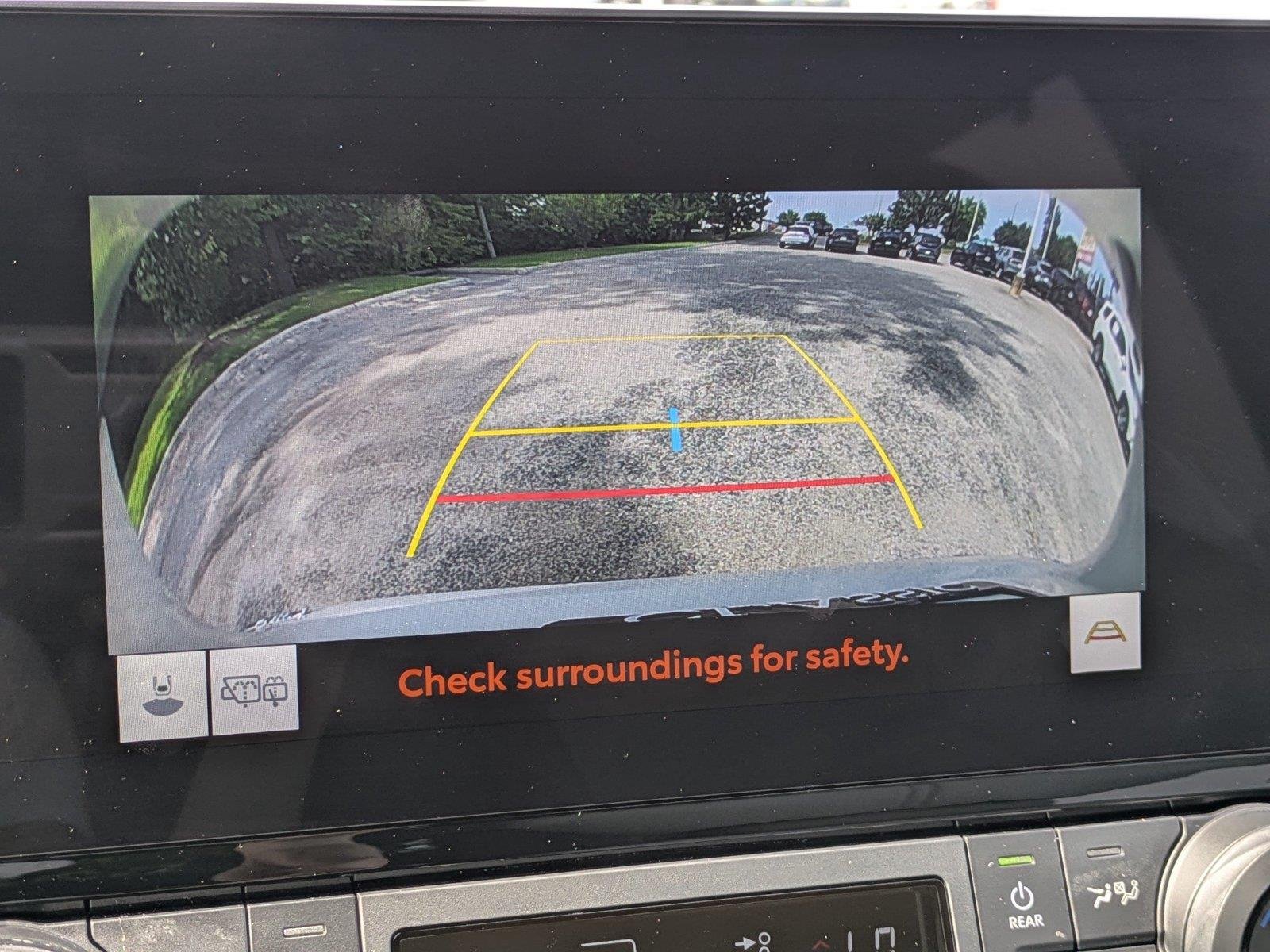 Used 2025 Wind Chill Pearl Toyota Hybrid XLE image 20