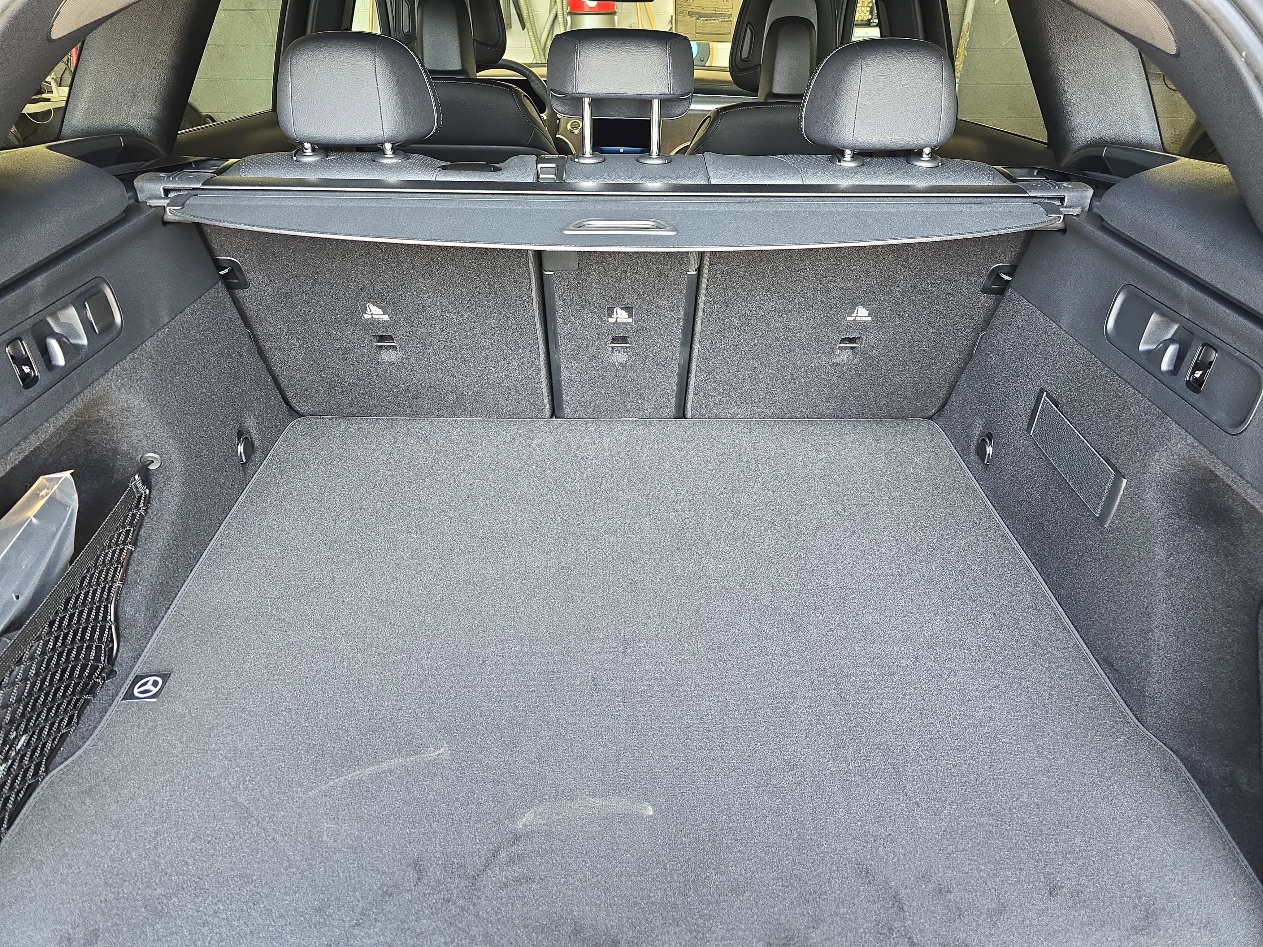 New 2026 Graphite Grey Metallic Mercedes-Benz GLC300 image 13