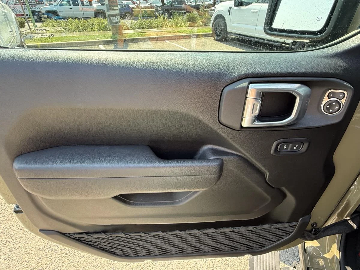 New 2026 41 (pj5) Jeep Sport S image 12