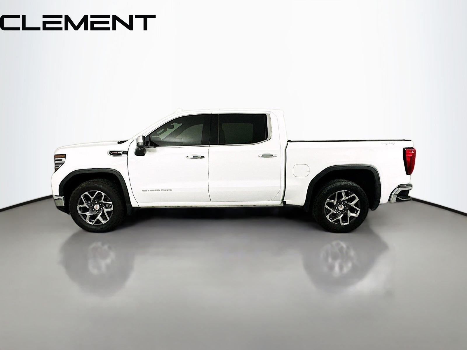 Used 2022 White GMC SLT image 6