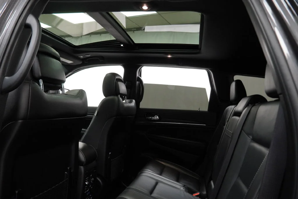 Used 2021 Gray Jeep Limited image 4