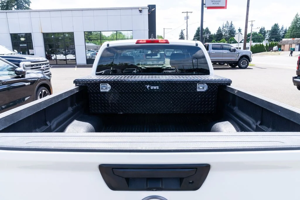 Used 2022 White Nissan S image 7