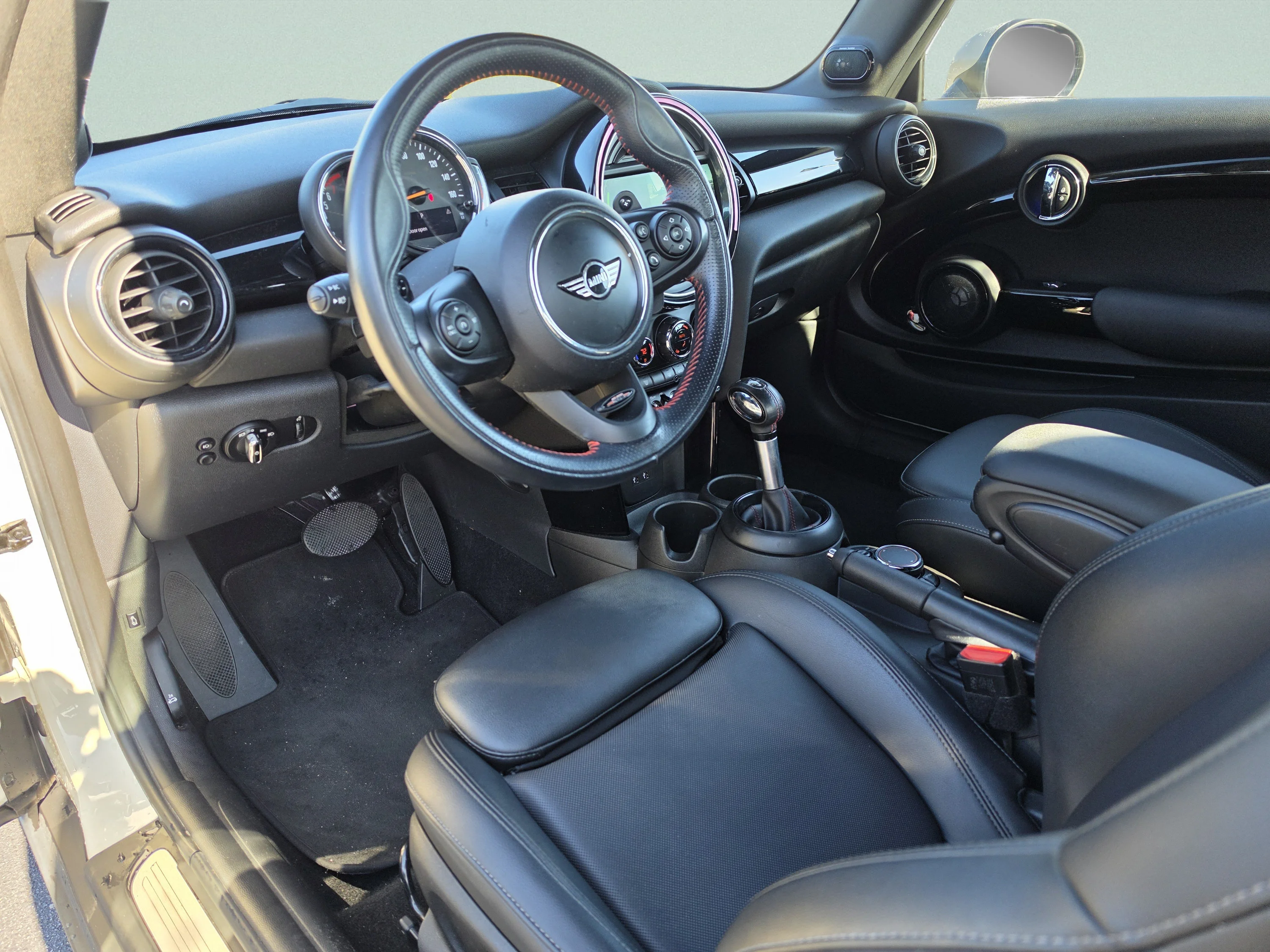 Used 2019 Pepper White MINI Cooper S image 18