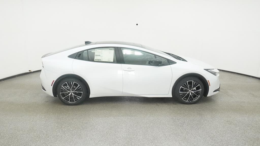 New 2025 Wind Chill Pearl Toyota XLE image 2