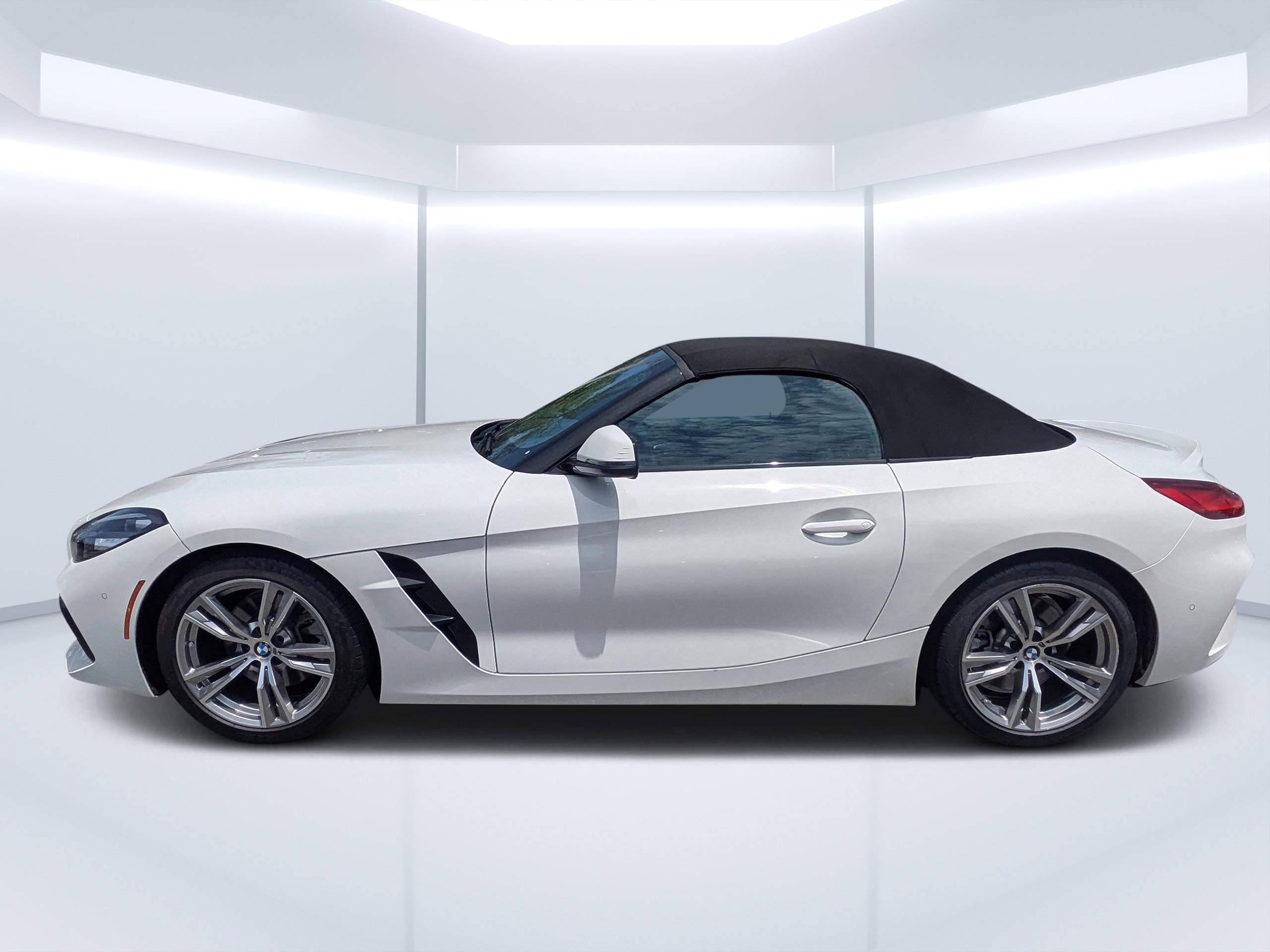 Used 2026 Alpine White BMW sDrive30i image 6