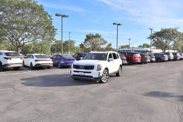 Used 2022 White Kia S image 9