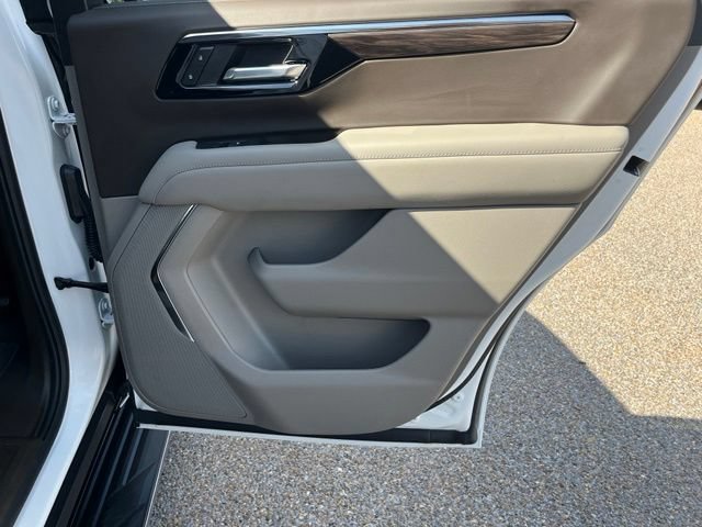 Used 2025 Summit White Chevrolet LS image 24