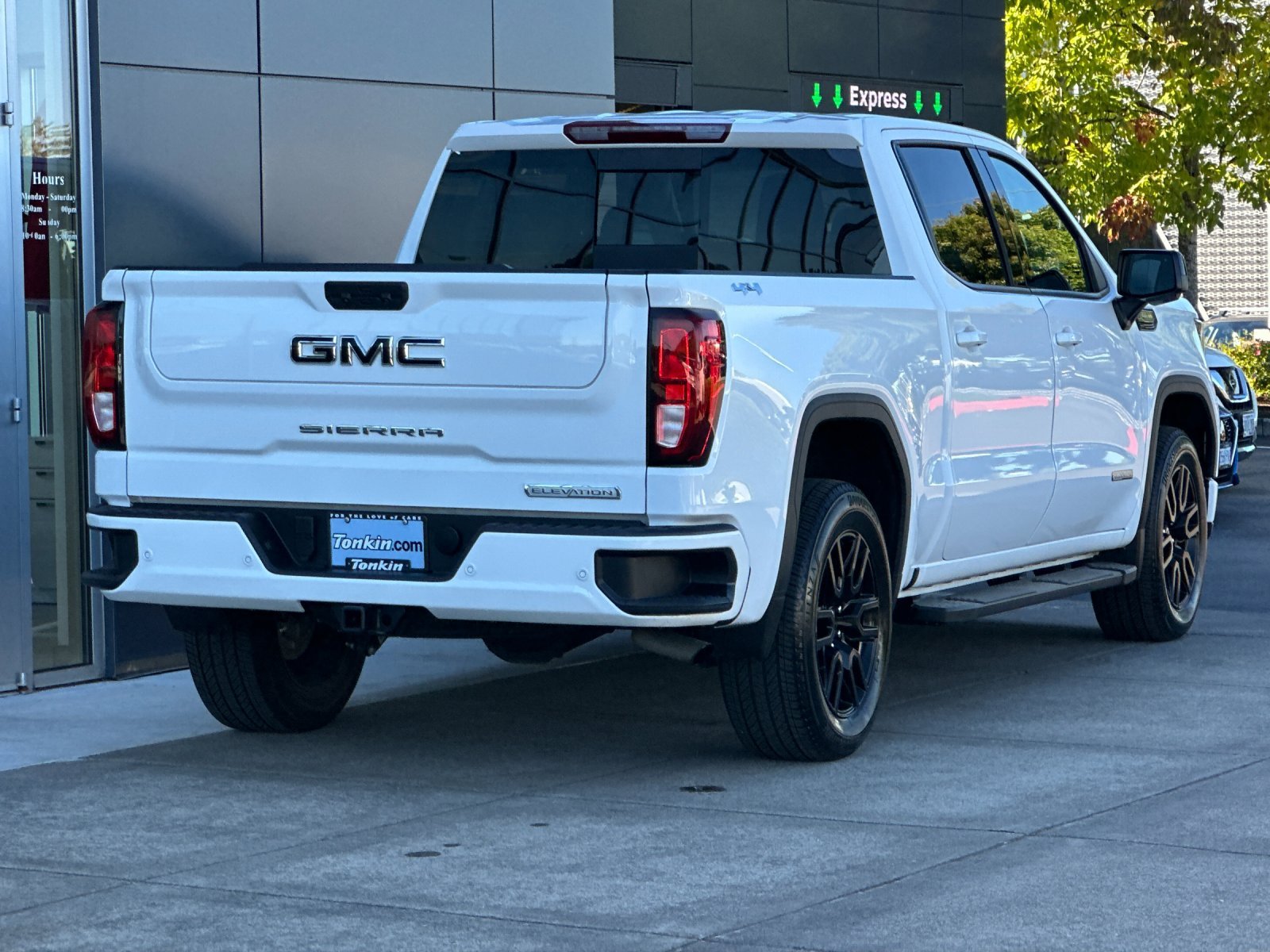 Used 2025 Summit White GMC Elevation image 4