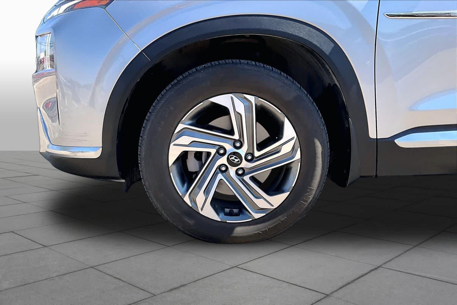 Used 2021 Shimmering Silver Hyundai SEL image 11