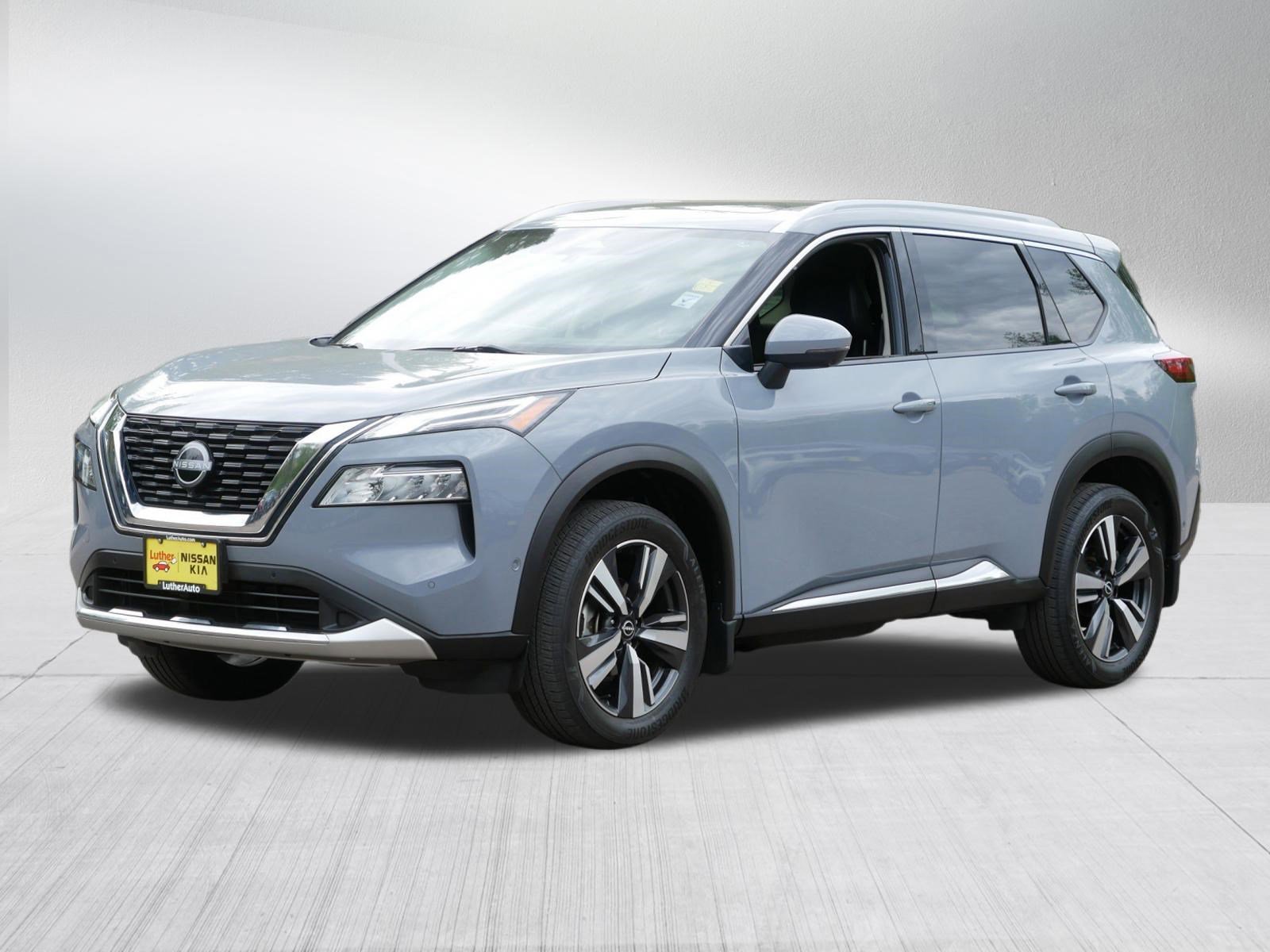 Used 2023 Boulder Gray Pearl Nissan Platinum image 3