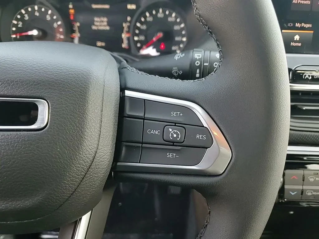 New 2026 Black Jeep Latitude image 28