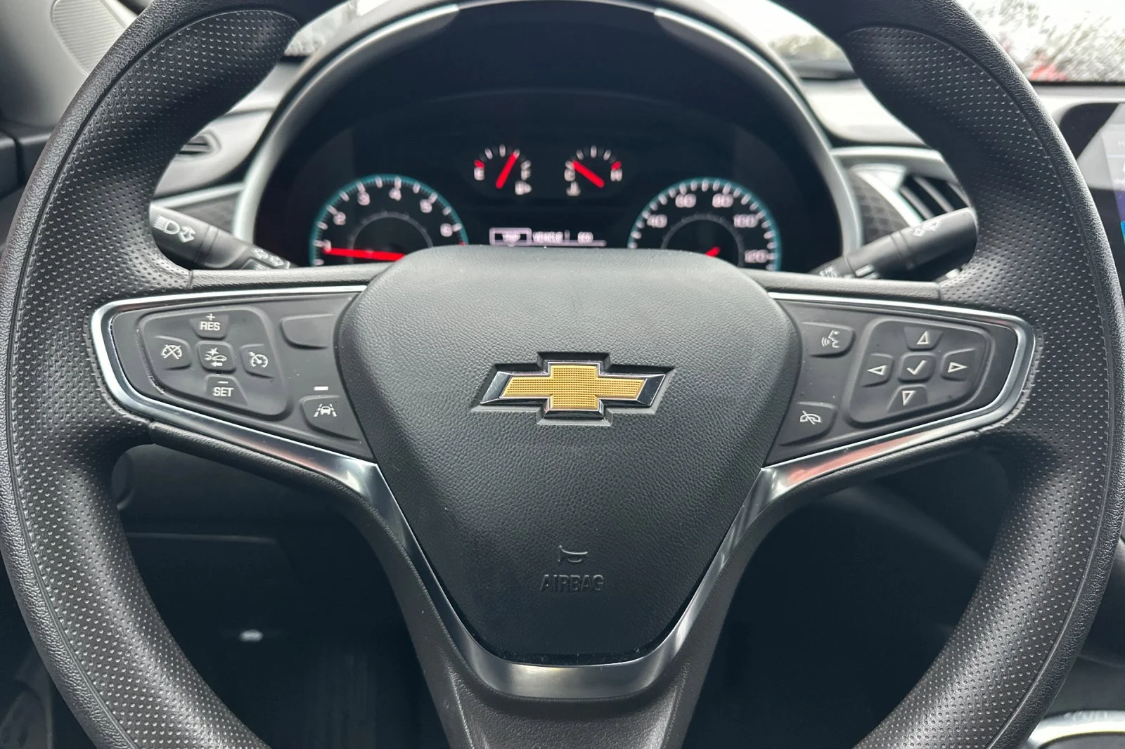Used 2024 Summit White Chevrolet LT image 21