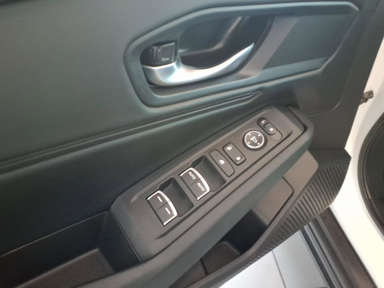 2025 Honda Accord SE - Photo 12