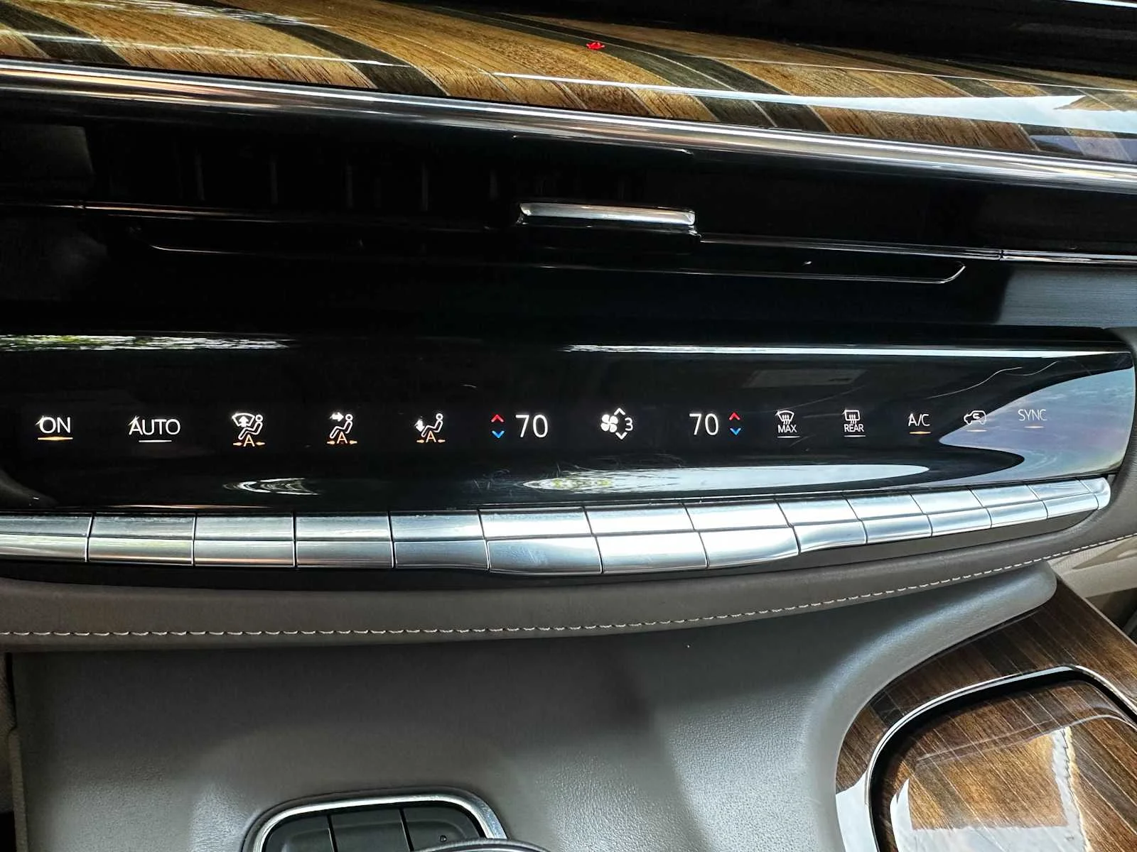 Used 2023 Crystal White Tricoat Cadillac Premium Luxury Platinum image 13