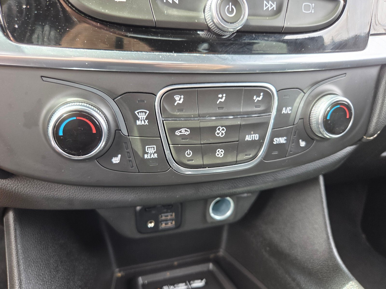 Used 2023 Mosaic Black Metallic Chevrolet LT Leather image 28