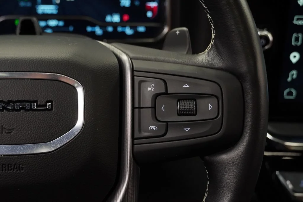 Used 2025 Onyx Black GMC Denali Ultimate image 27