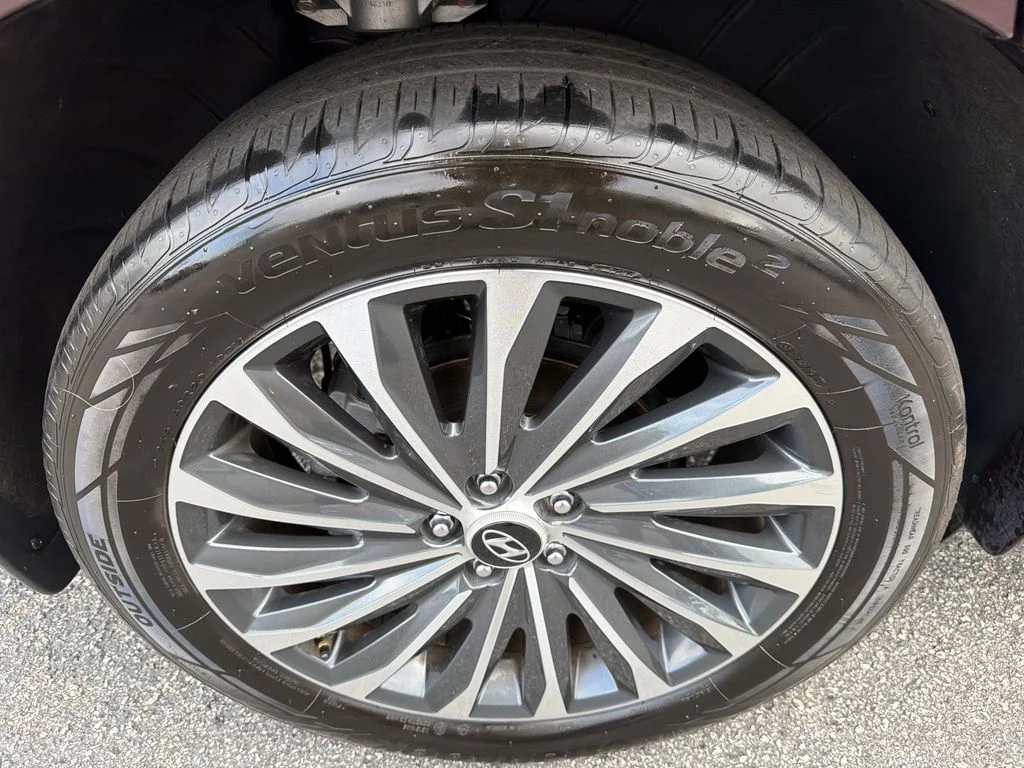 Used 2025 Red Hyundai Calligraphy image 17