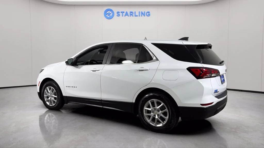 Used 2022 SUMMIT WHITE Chevrolet LT image 4