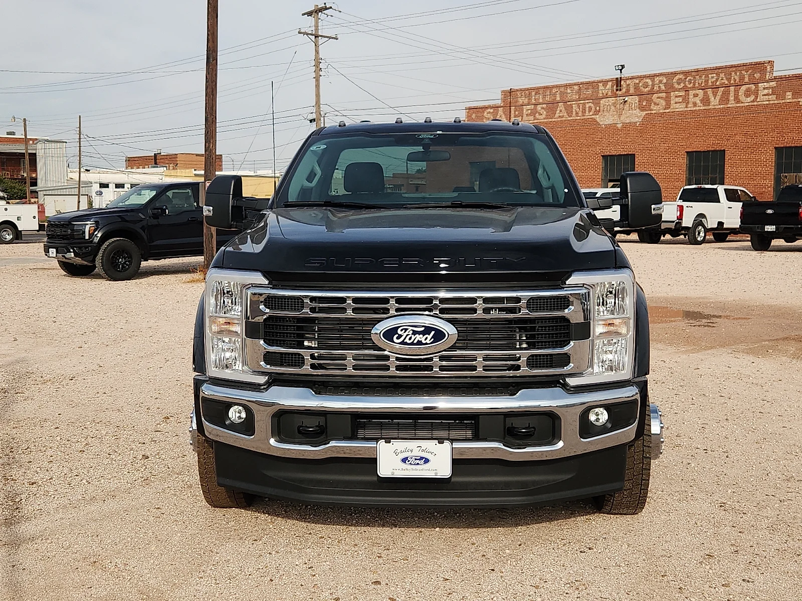 New 2027 Agate Black Metallic Ford XLT image 2