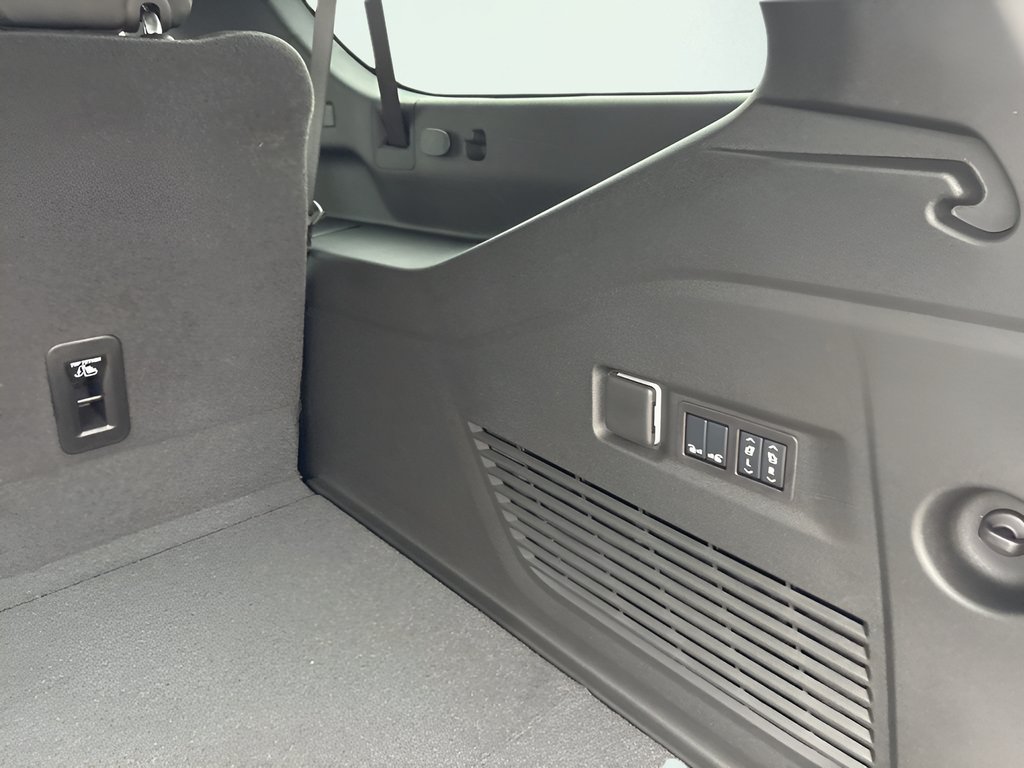 2026 Chevrolet Suburban High Country - Photo 6