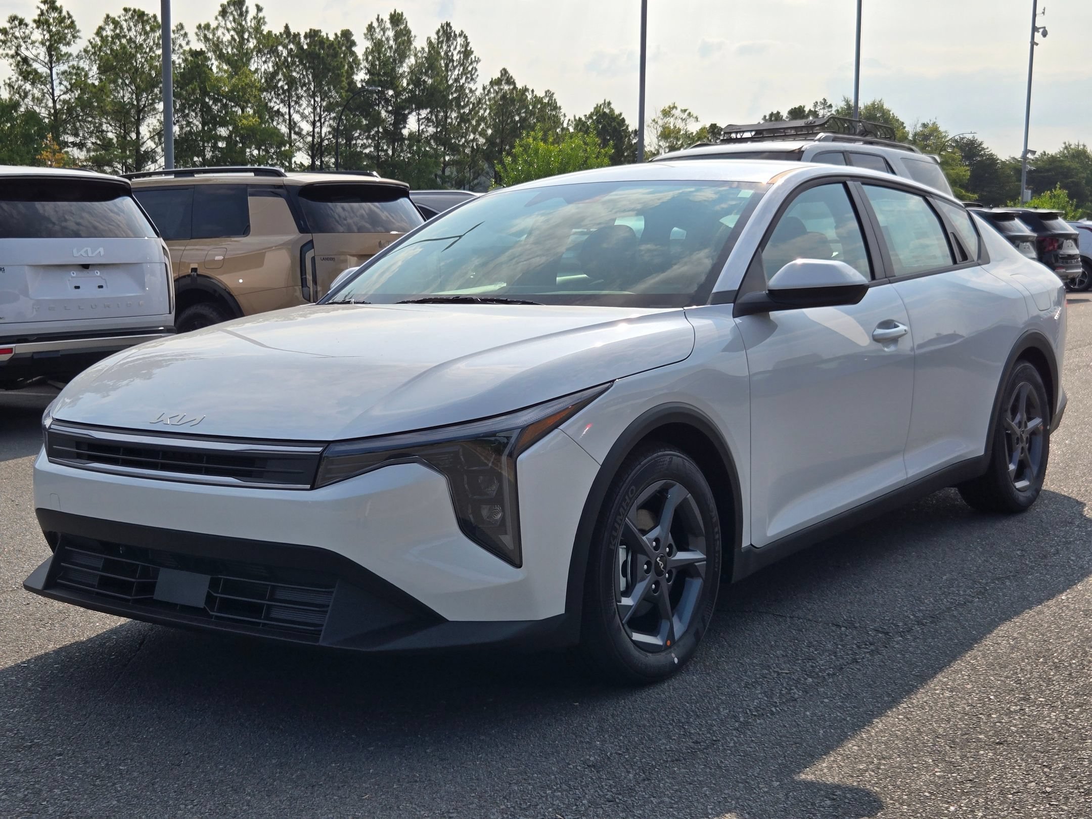New 2026 Snow White Pearl Kia LXS image 3