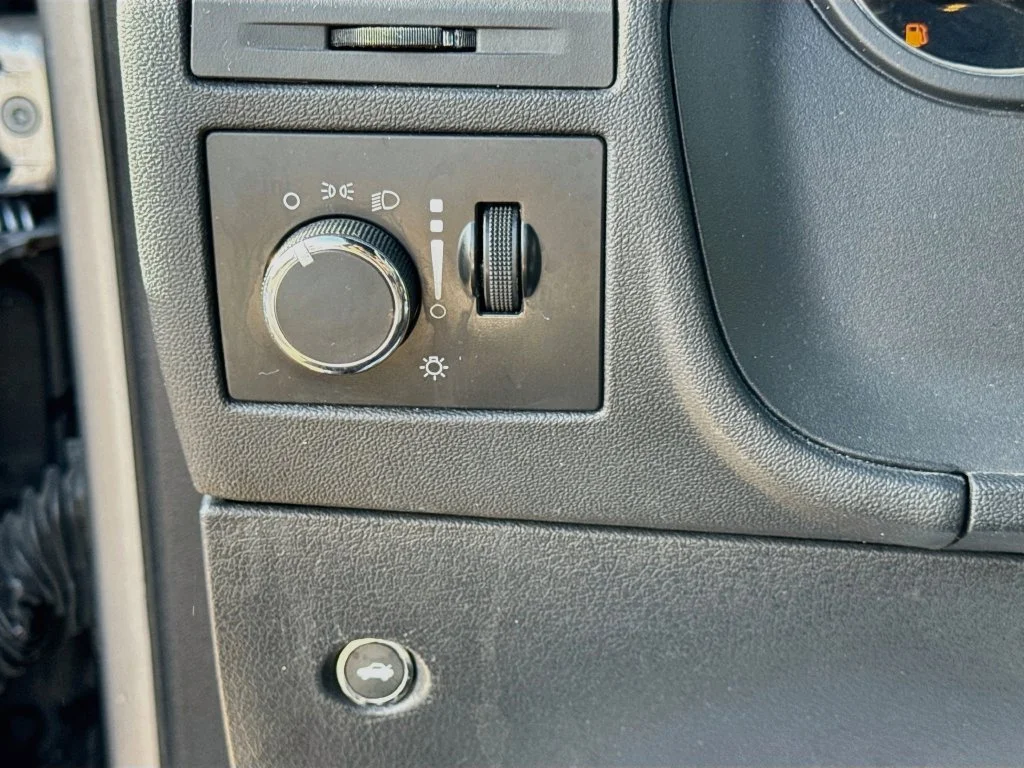 Used 2014 Silver Dodge SXT image 10