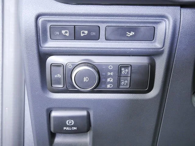 Used 2024 Silver Ford XLT image 24