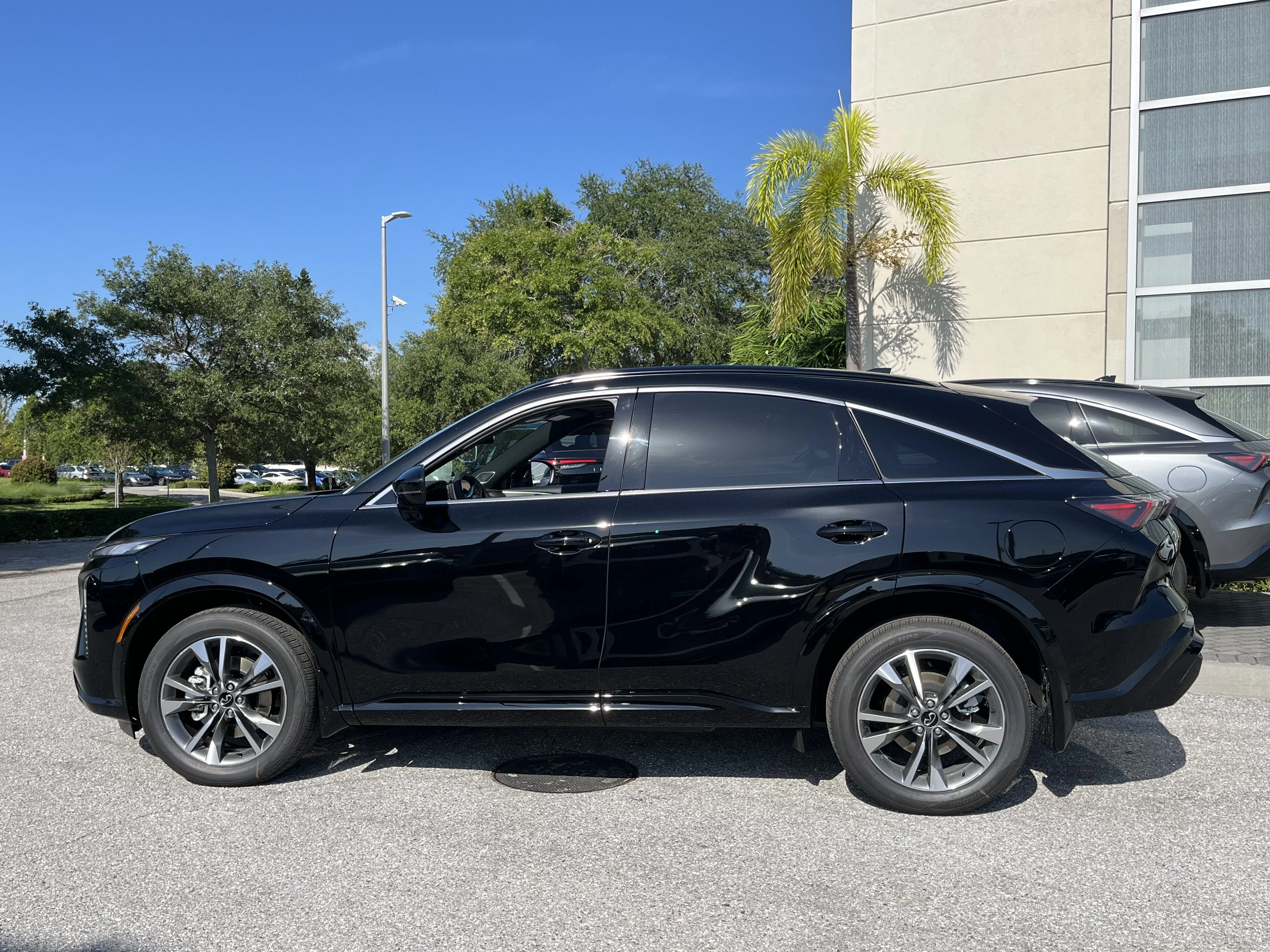 New 2027 Black Obsidian INFINITI LUXE image 2