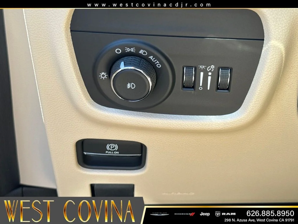New 2026 Bright White Clear-Coat Exterior Paint Jeep Limited image 24