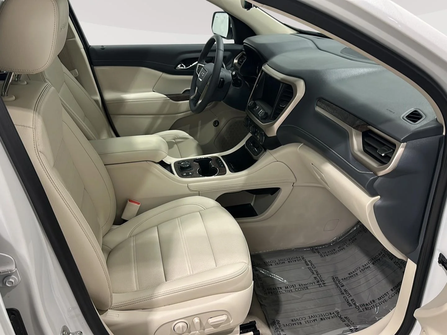 Used 2023 White Frost Tricoat GMC Denali image 28