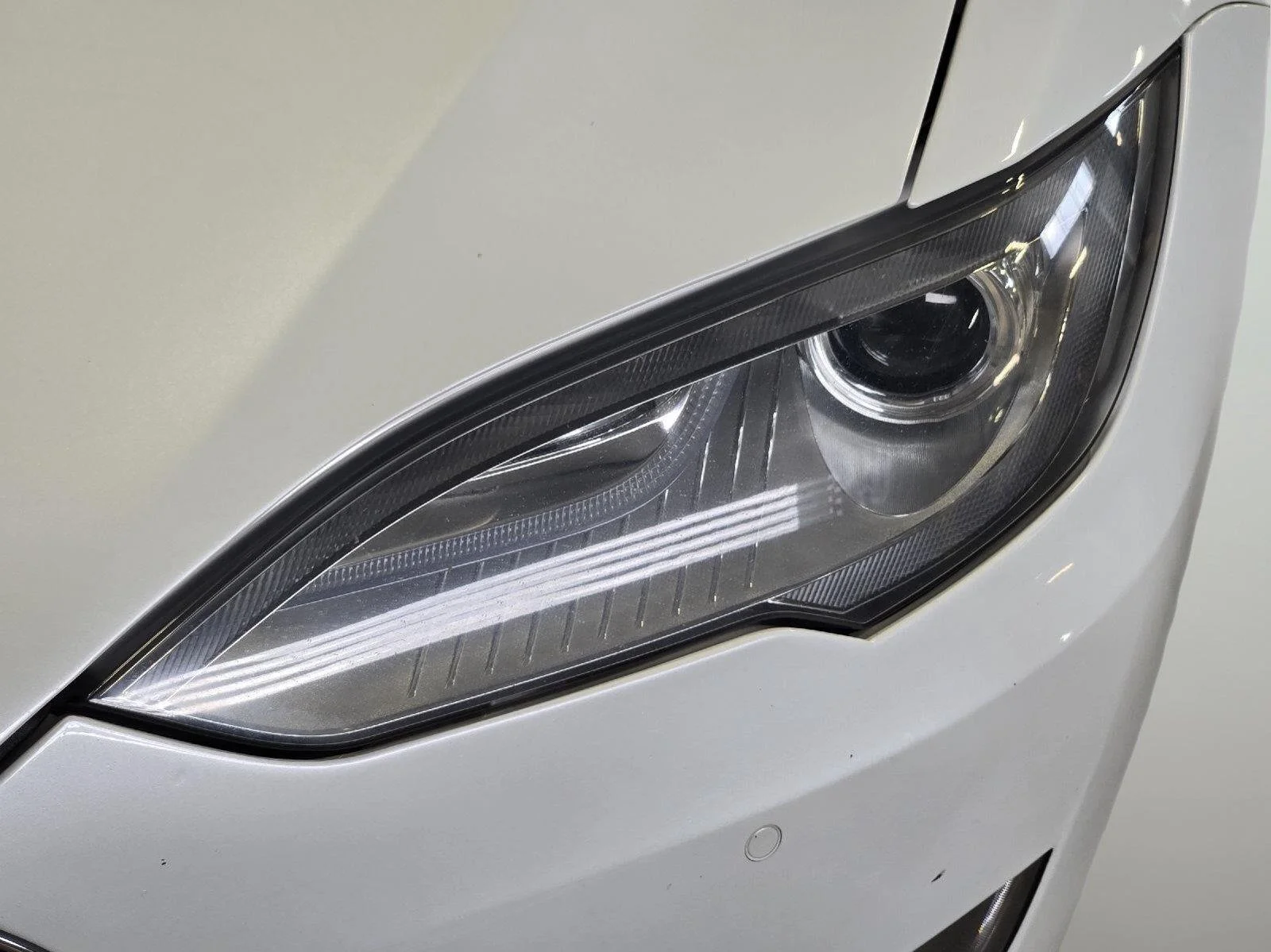 Used 2015 White Tesla P85D image 16