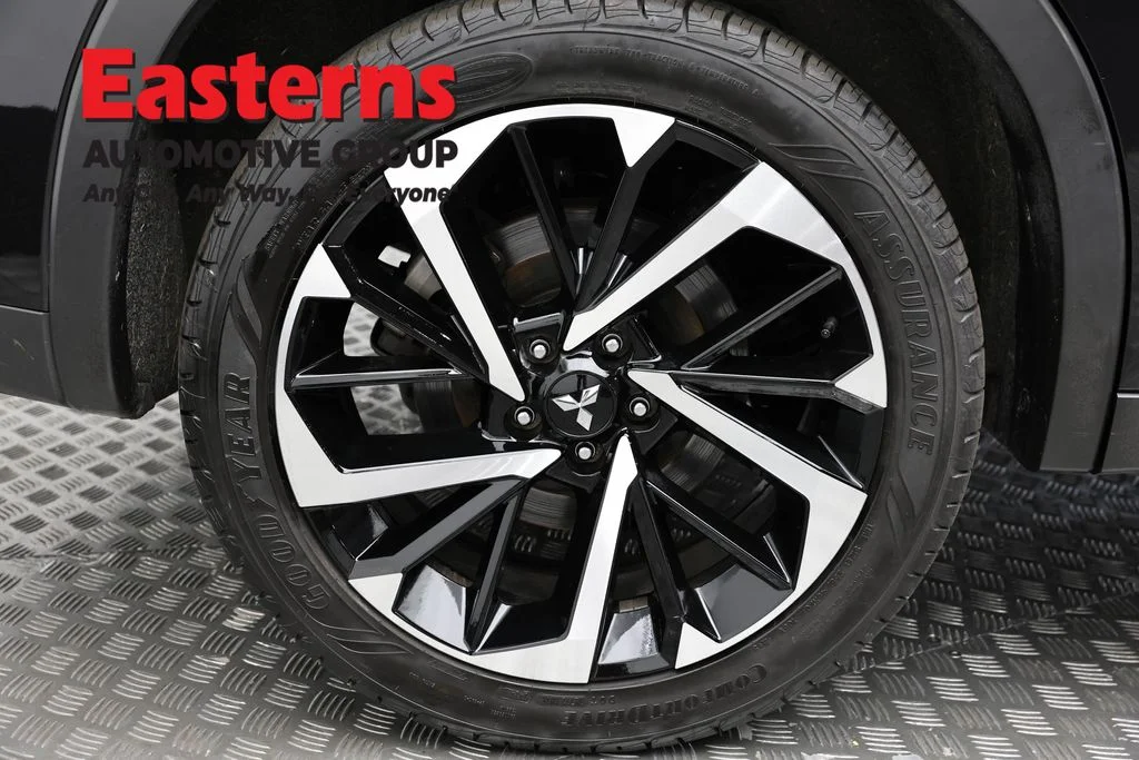 Used 2024 Black Mitsubishi SE image 31